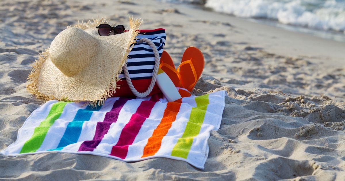 Srbi opet pokazali zašto su majstori snalaženja: Stranci gledaju i ne veruju kako čuvamo lične stvari na plaži