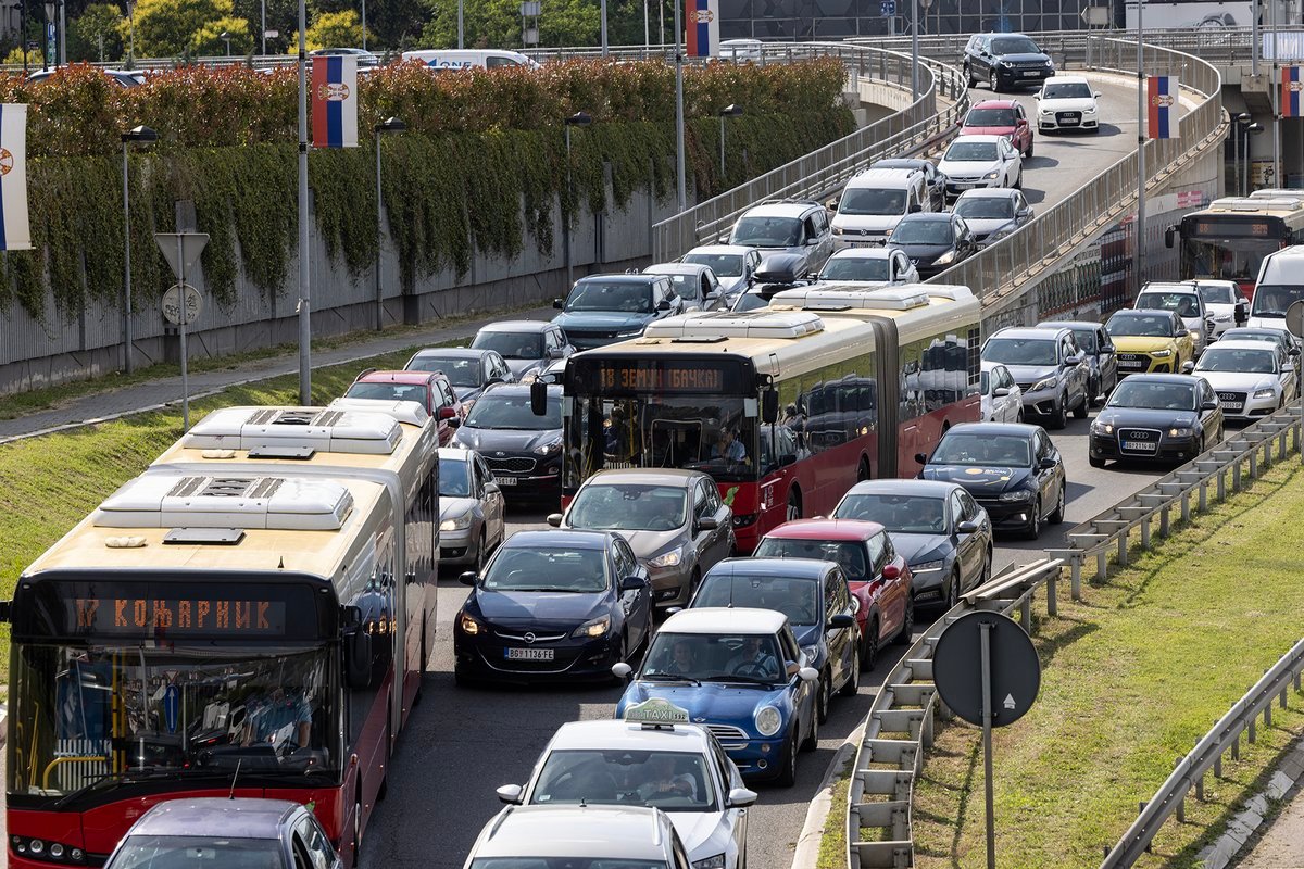 AMSS: Gužve na putevima, moguća čekanja na granicama