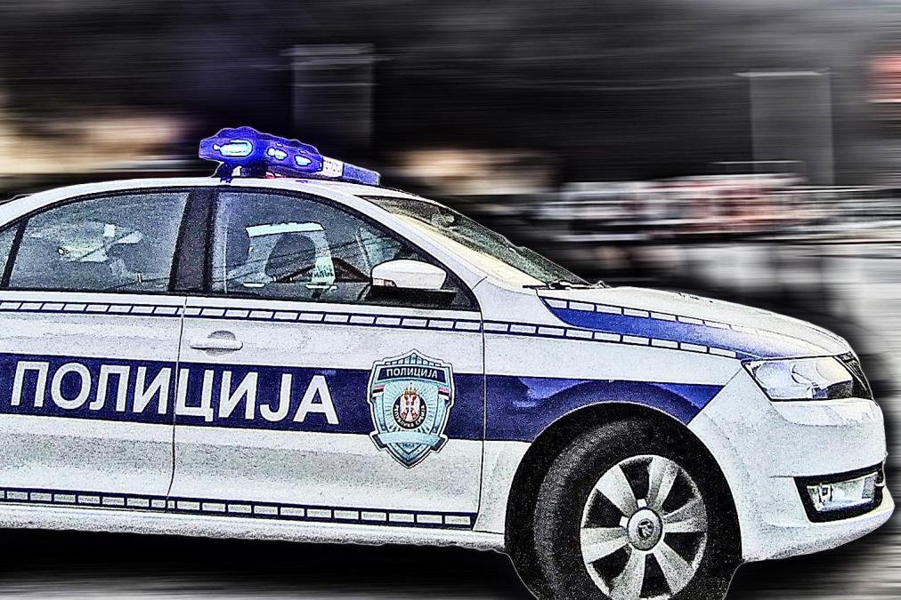 FILMSKA POTERA NA LEDINAMA: Pohvatani maloletnici koji su divljali po putu, golf završio u betonskoj ogradi