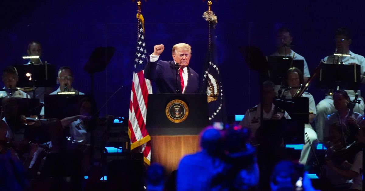 Ovo su najvažniji momenti Trampovog govora za četvrt milenijuma Amerike