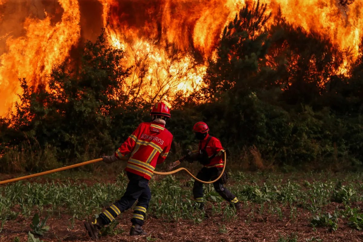 (FOTO) Veliki požari zahvatili Grčku i Portugal