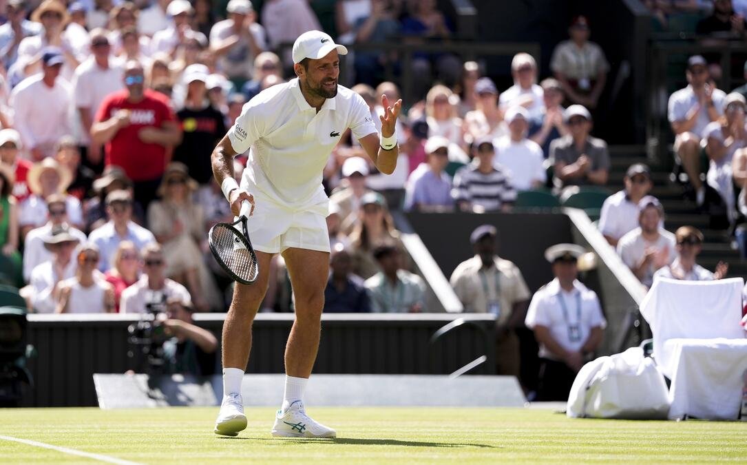 NOVAK URLAO NA SVOJ BOKS - ĐOKOVIĆ POTPUNO POBESNEO: Umuknite, neću reč da čujem! Ćuti, molim te, i ti!