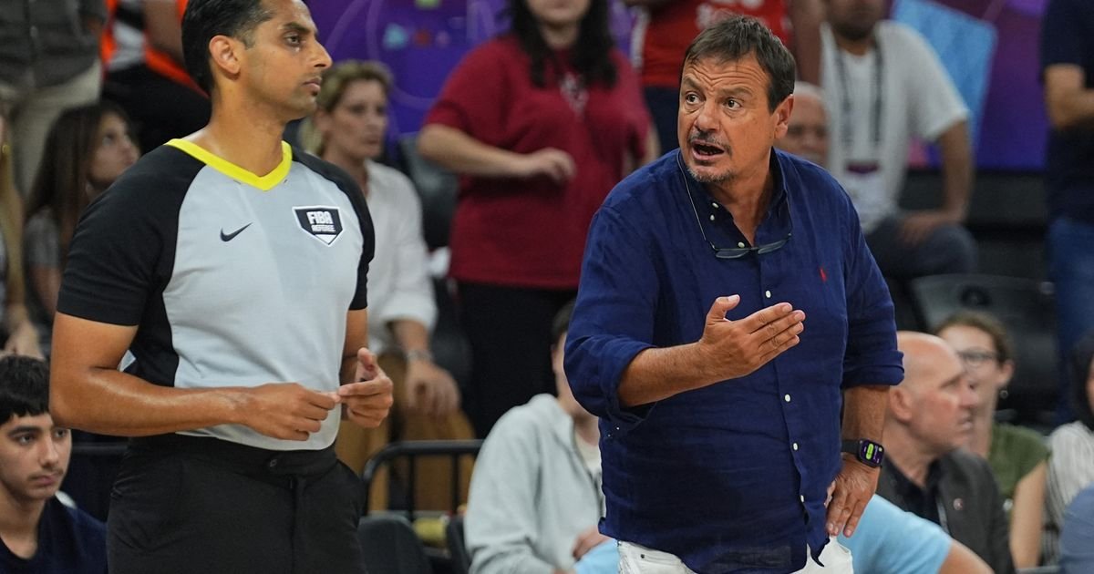 Da li je ovo "najjača" slika u poslednje vreme: Deca igraju, Ataman besni, a naše legende mu se smeju...