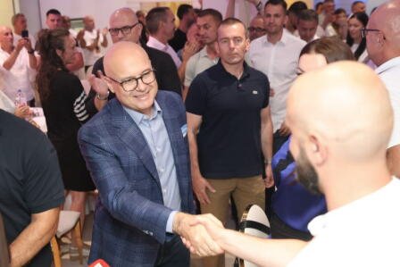 VUČEVIĆ RAZGOVARAO SA GRAĐANIMA: "Neće pasti Novi Sad u ruke blokadera!"