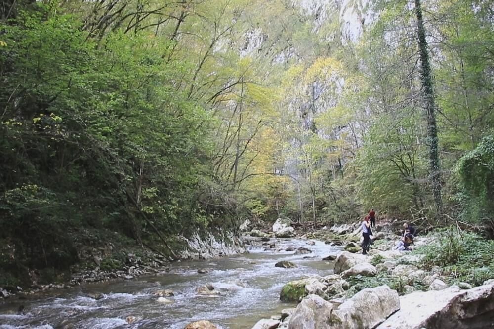 Noćenje u ovoj srpskoj banji je samo 700 dinara! Prelep pejzaž uz izvore stare 80.000 godina prav je raj na zemlji