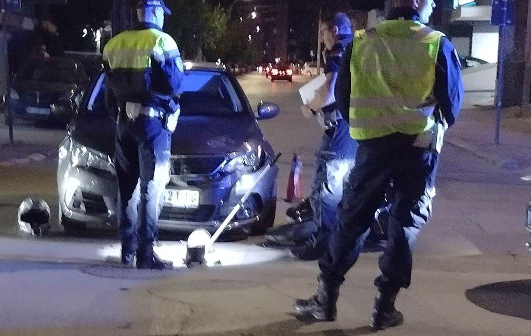 MOTOCIKLISTA POKOSIO MLADIĆA (18) I POBEGAO: Policija traga za vozačem dvotočkaša, još dve devojke povređene u saobraćajnoj nesreći u Nišu