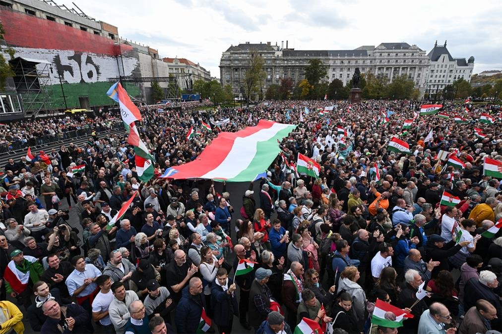 PROTESTI U BUDIMPEŠTI: Orbanove pristalice protiv smene predsednika Mađarske