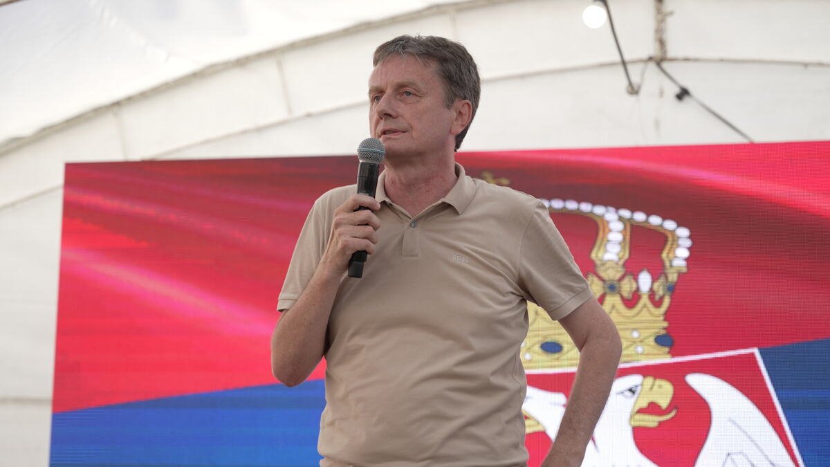 DARKO GLIŠIĆ OBIŠAO RADOVE: Put Gajevi-Rujevac kod Sevojna biće završen do petka, meštanima skraćuje put za 15km