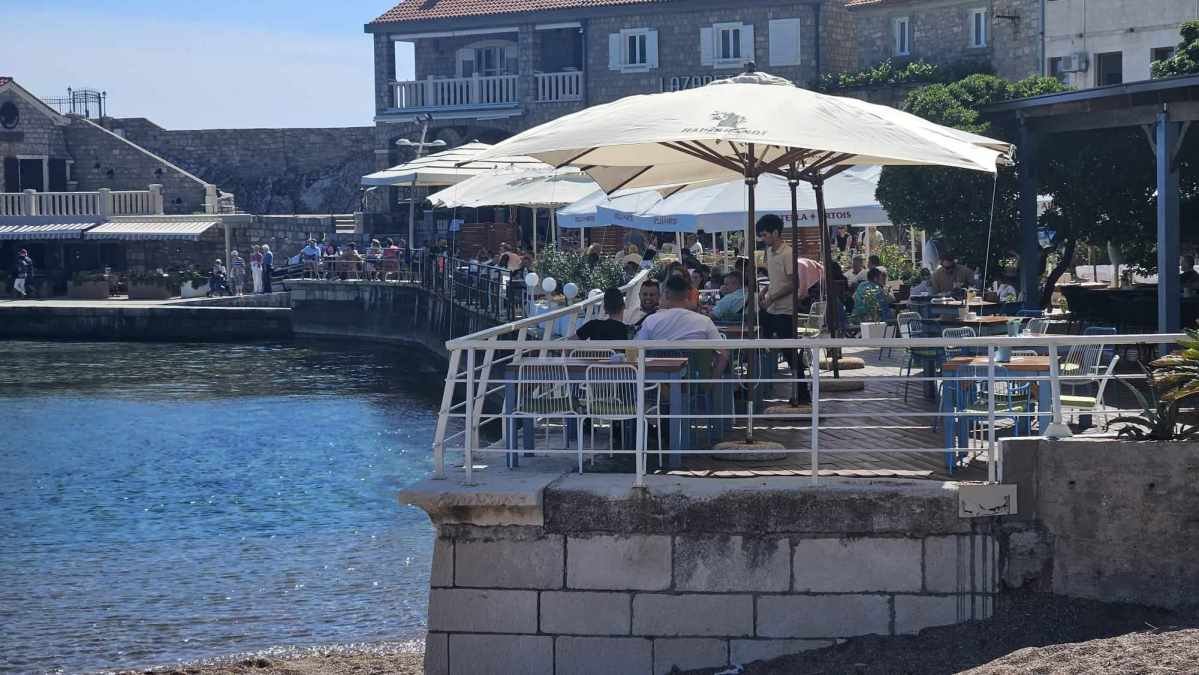 BUGARKE PROTERANE IZ BUDVE! Policija ih proverila preko Interpola, nakon što su otkriveni detalji iz njihove prošlosti dobile zabranu ulaska u Crnu Goru