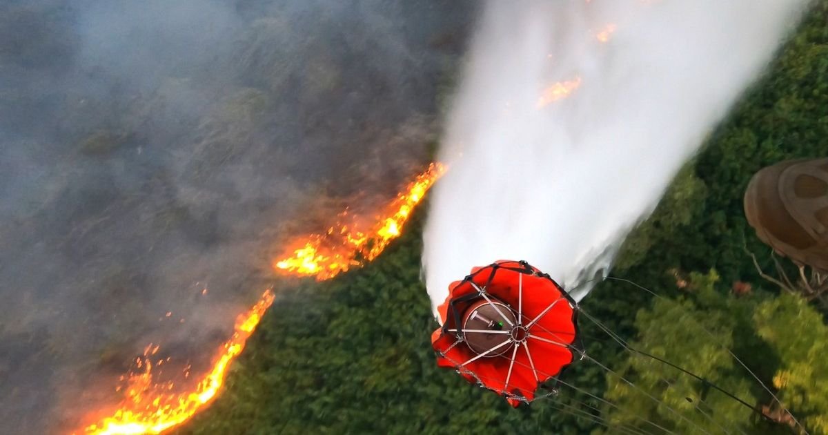 MO: U toku redovna obuka za gašenje požara iz helikoptera Vojske Srbije