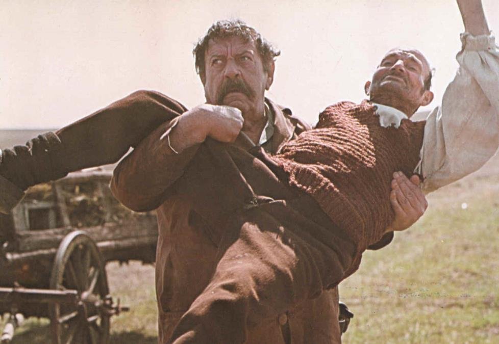 Čak ni pop nije znao koga sahranjuje: Udovica Pavla Vuisića krila od svih da je umro, nije dala ni umrlicu, ni fotografiju