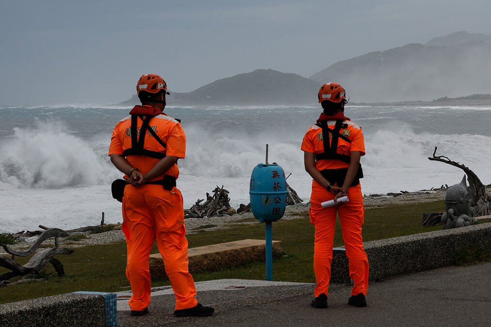 JAPAN SE SPREMA ZA NAJGORE! Stiže nezapamćena oluja, mogla bi da bude NAJRAZORNIJA do sada! Tajpej digao vojsku na noge, evakuisano 1.000 ljudi! (FOTO/VIDEO)