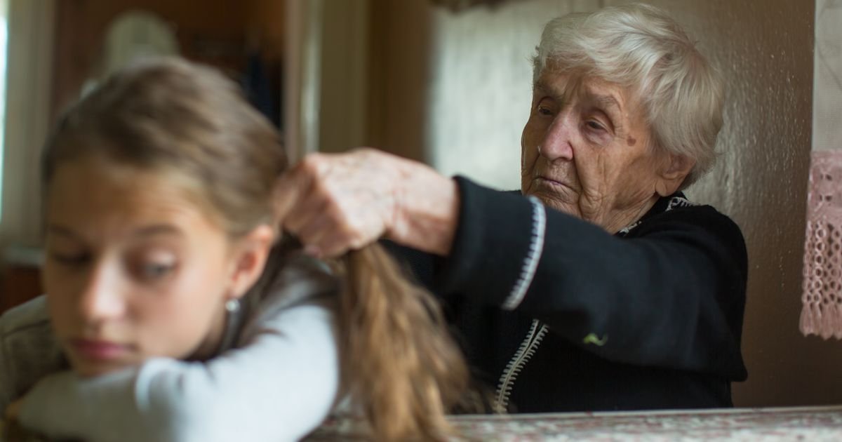"Rakiju ne sipam samo u čašicu - utrljavam je u kosu i svi me pitaju koji serum koristim": Babe znaju šta rade