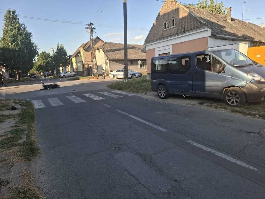 TEŠKA NESREĆA U APATINU: Tri devojčice povređene u sudaru električnog skutera i kombija, hitno prebačene u somborsku bolnicu
