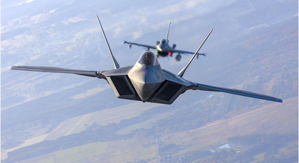 AMERIKA POVUKLA AVIONE IZ IZRAELA: Stelt lovci F-22 na putu ka SAD (VIDEO)