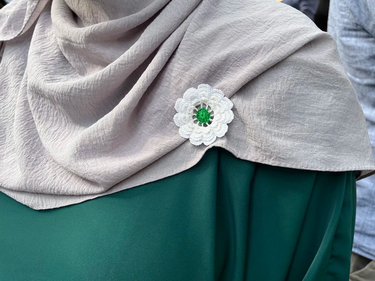 Ispod Brankovog mosta u Beogradu osvanuo cvet Srebrenice