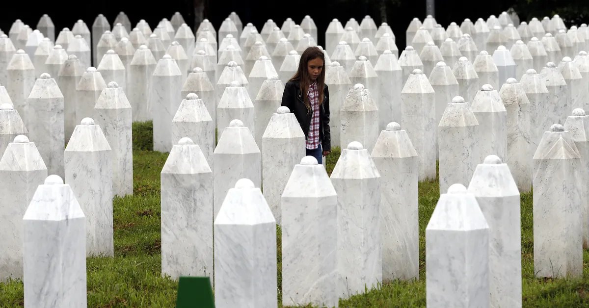 Danas se obeležava 31 godina od zločina koji je potresao svet: Desetine hiljada ljudi očekuje se na odavanju pošte žrtvama Srebrenice