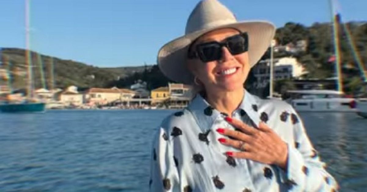 Brena u društvu najpznatije ljubavnice sa estrade: Uživaju na obali mora, pevaču neće biti dobro kada ovo vidi