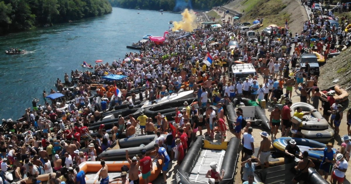 Uspešno završen centralni spust 26. Drinske regate, učestvovalo više hiljada ljudi