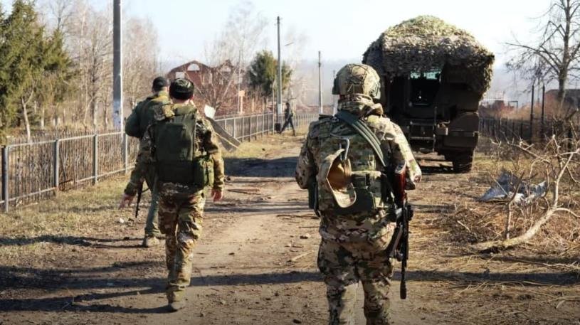 RUSKI VOJNICI MASOVNO BEŽE SA FRONTA! Ne žele da ginu za interese Moskve! Vlasti ih love širom zemlje