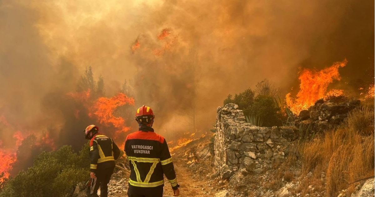 Vatrena stihija na Korčuli: Spojila se dva velika požara, gori ogromna površina ostrva