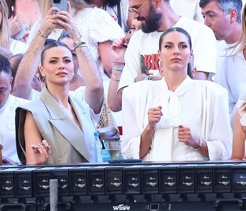 "BLISTA, SIJA, ZALJUBLJENA JE" Milica Pavlović nakon susreta sa Džejlom otkrila da li je pevačica sa Jakovom
