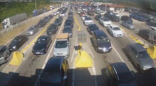 KOLONAMA SE NE VIDI KRAJ! Ne zna se gde su duže - na Gradini, Preševu ili Horgošu, pogledajte kako je na izlazu iz Severne Makedonije pred Evzoni (FOTO)
