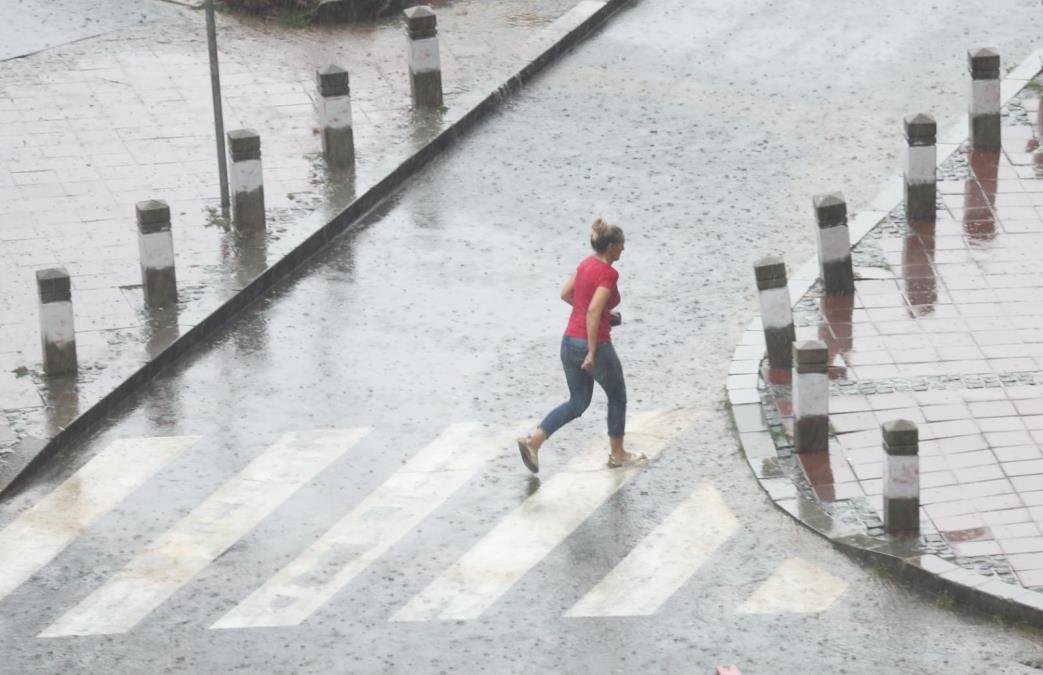 HITNO UPOZORENJE RHMZ! Stižu pljuskovi i grmljavina u ove delove Srbije: Temperatura i do 35 stepeni, a evo kakav nas OBRT ČEKA već od sutra!
