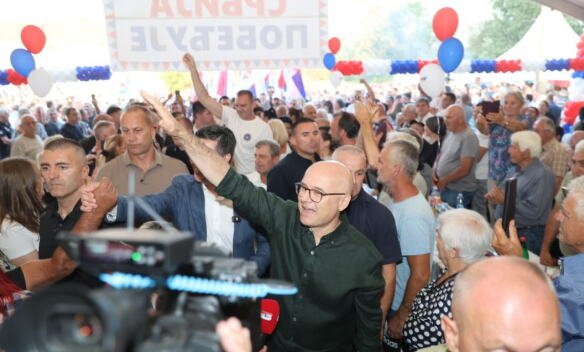 UJEDINJENA SRBIJA PRIORITET! Vučević: Narod i država su iznad svega, ljudi žele da žive normalno i bez podela (FOTO)