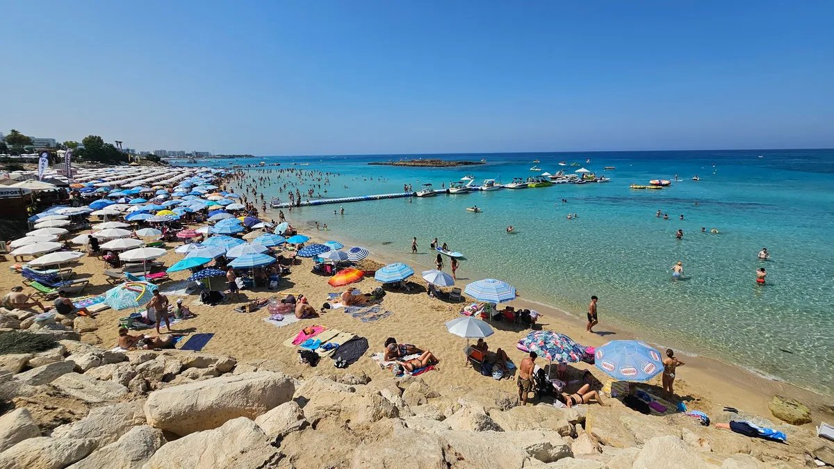 Sendvič na plaži izazvao buru u Italiji da li privatna kupališta smeju da zabrane hranu od kuće