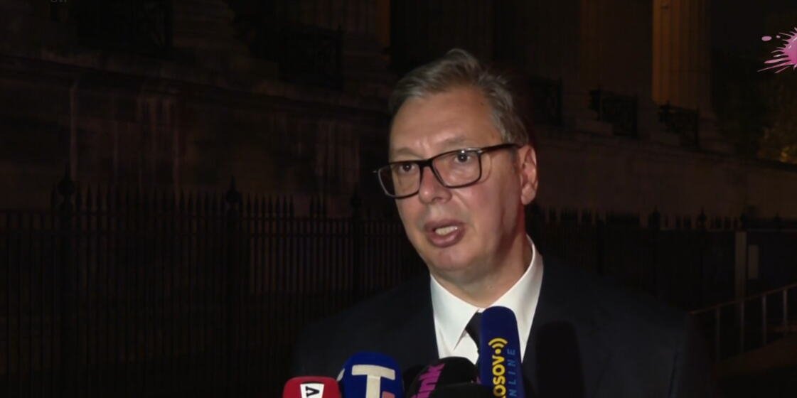 UŽIVO VUČIĆ SE OBRAĆA GRAĐANIMA IZ PARIZA! Nakon večere koju je priredio Makron, predsednik otkrio detalje važnih razgovora: "Velika čast za našu malu zemlju!"