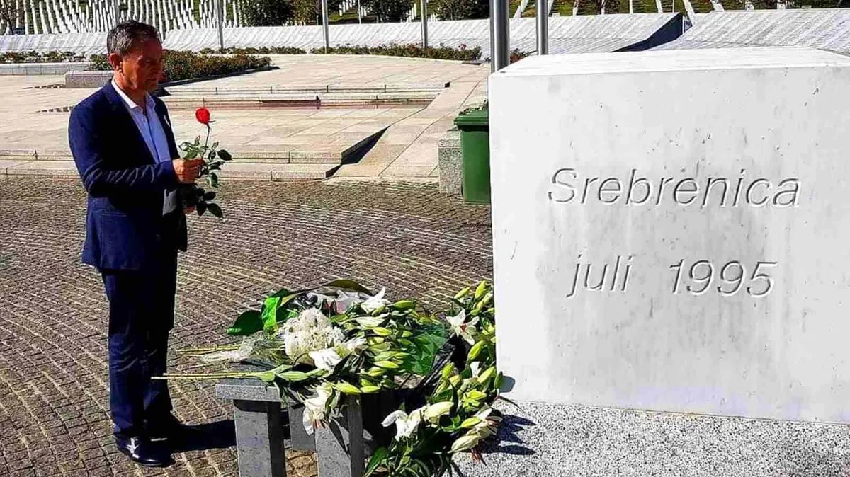"Spominjani su moja pokojna majka, deca i da sam izdajnik": Niški političar odao počast žrtvama u Srebrenici, pa dobio pretnje smrću