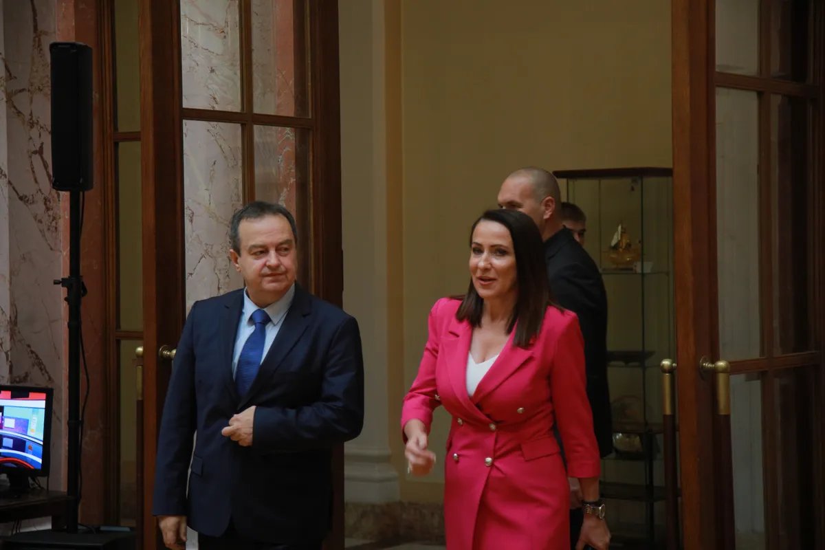 "Macut da razreši Snežanu Paunović, a Dačić da je isključi iz SPS"