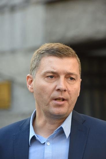 LETI PERJE NA SVE STRANE, NE ZNA SE VIŠE KO ŠTA RADI! Demokrata Nebojša Zelenović sada napao NVO koje su za Evropsku uniju!