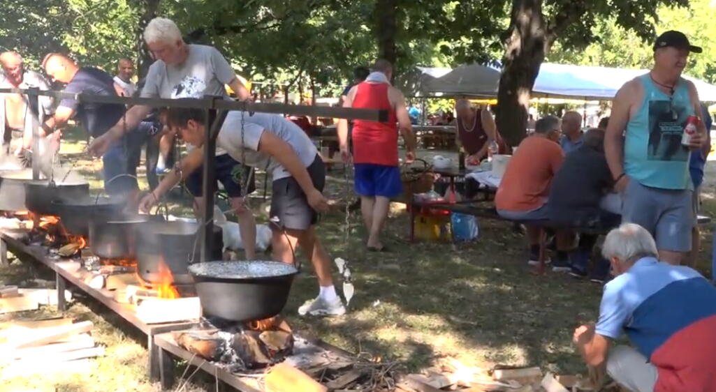 ČAROBNI PASULJ U SVILOJEVU U SUBOTU U SEOSKOM PARKU! Za sve takmičare u kuvanju pasulja organizator obezbeđuje pasulj, dimljeno meso, luk, hleb i drva!