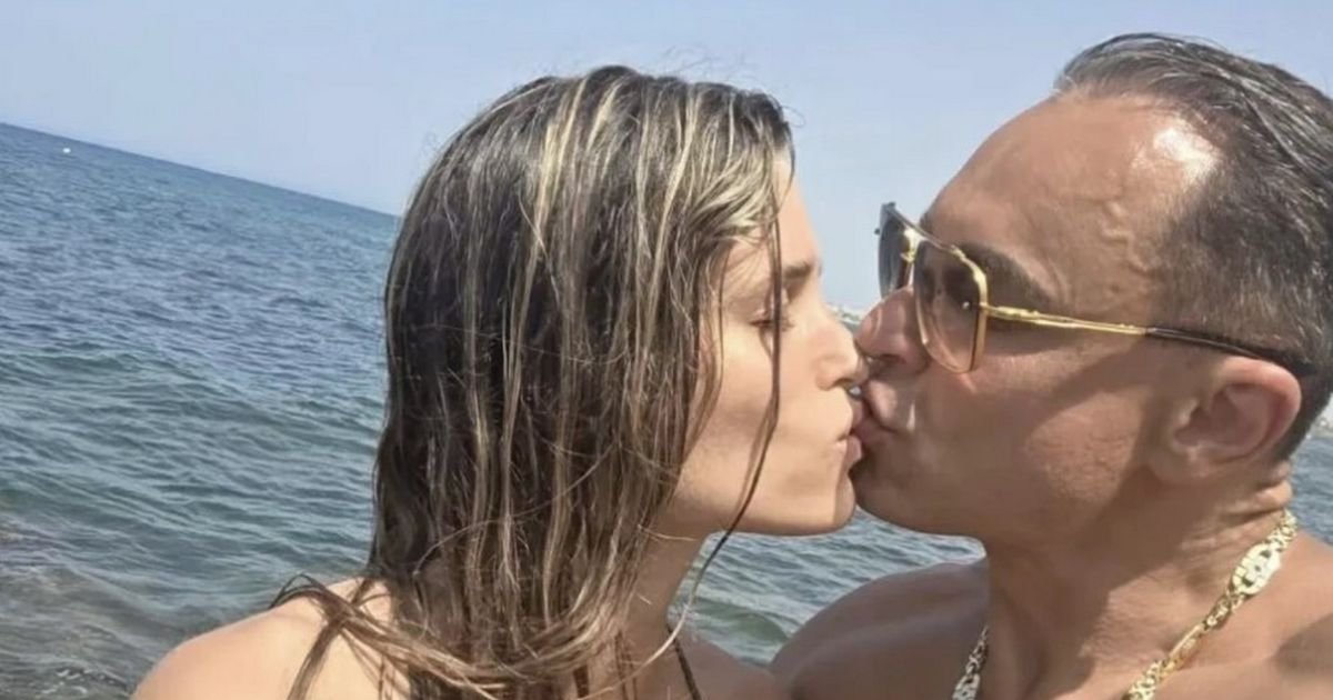 Pršte strasti! Bivši verenik Jovane Jeremić ne odvaja se od devojke: Ona u bikiniju, on sa kajlom "Između..."