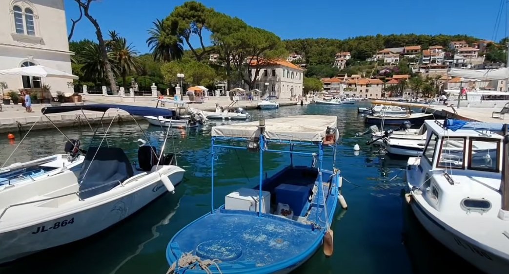 U Hrvatskoj ljudi bežali pred meteorološkim fenomenom: Stižu snimci sa Jadrana, turisti sluđeni gledali sve
