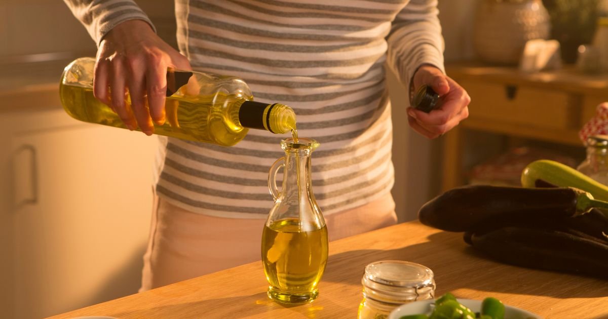 Užegnuće vam maslinovo ulje začas: Ako flašu držite na ovom mestu u kuhinji, slobodno je možete odmah baciti