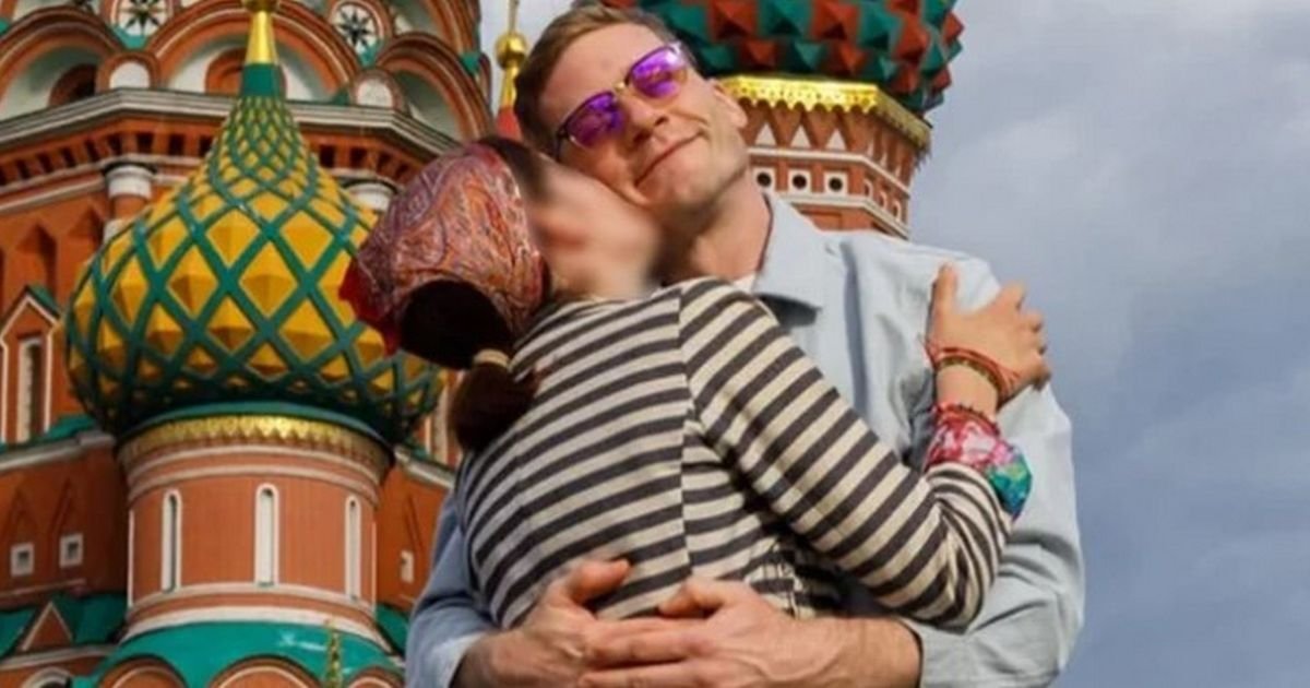 Glumac u zagrljaju ćerke uživa u Moskvi! Aja izrasla u pravu devojku: Emotivna scena raznežila sve
