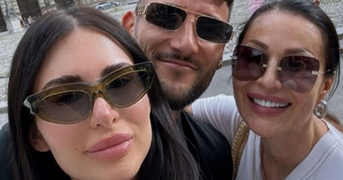 Prvo oglašavanje Cece nakon što se porodila Anastasija: Objavila prvu sliku unuka Ilijana