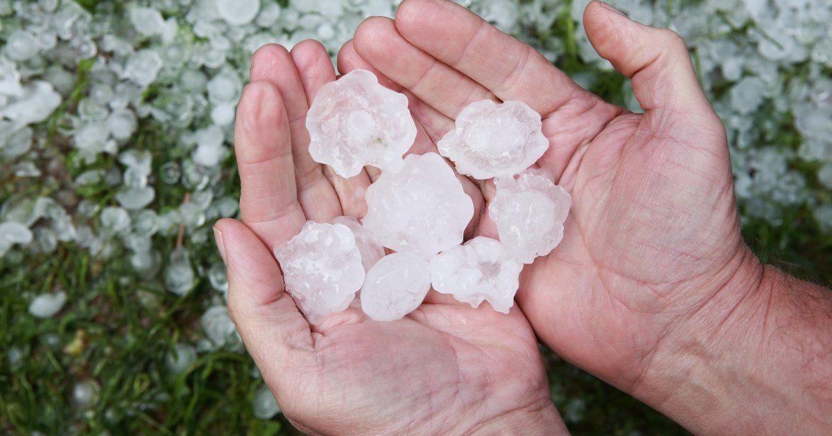 Jako nevreme pogodilo Hrvatsku: Trampolinu vetar odneo kao da je pero, grad sve potukao