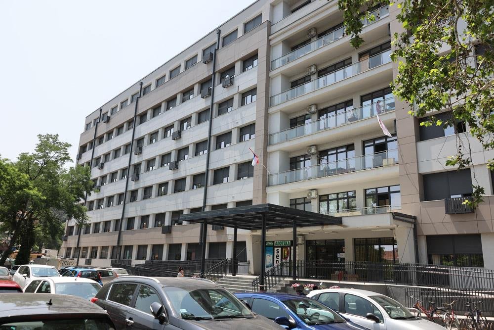 ŠOK U LESKOVCU! 15 ljudi primljeno u bolnicu sa 4 ISTA SIMPTOMA: Reč je o mladim ljudima, među njima i petoro dece - evo na šta se sumnja