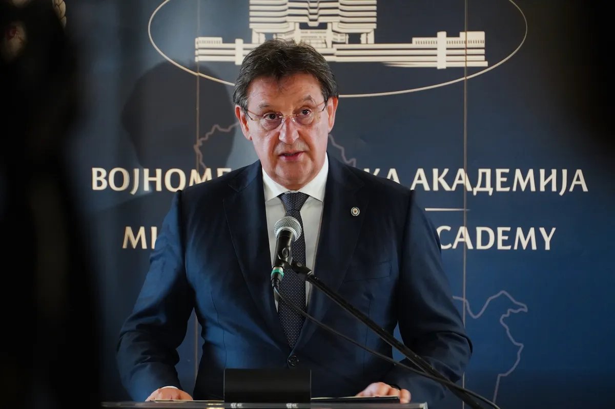 DefMin discusses cooperation with aviation companies
