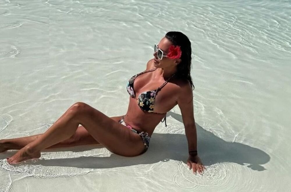 MAJKA I ĆERKA OBE U PROVIDNOM Vreli kadrovi bivše Ace Lukasa (50) i naslednice (26): A TEK KOLIKO SU PLATILE MORE?!