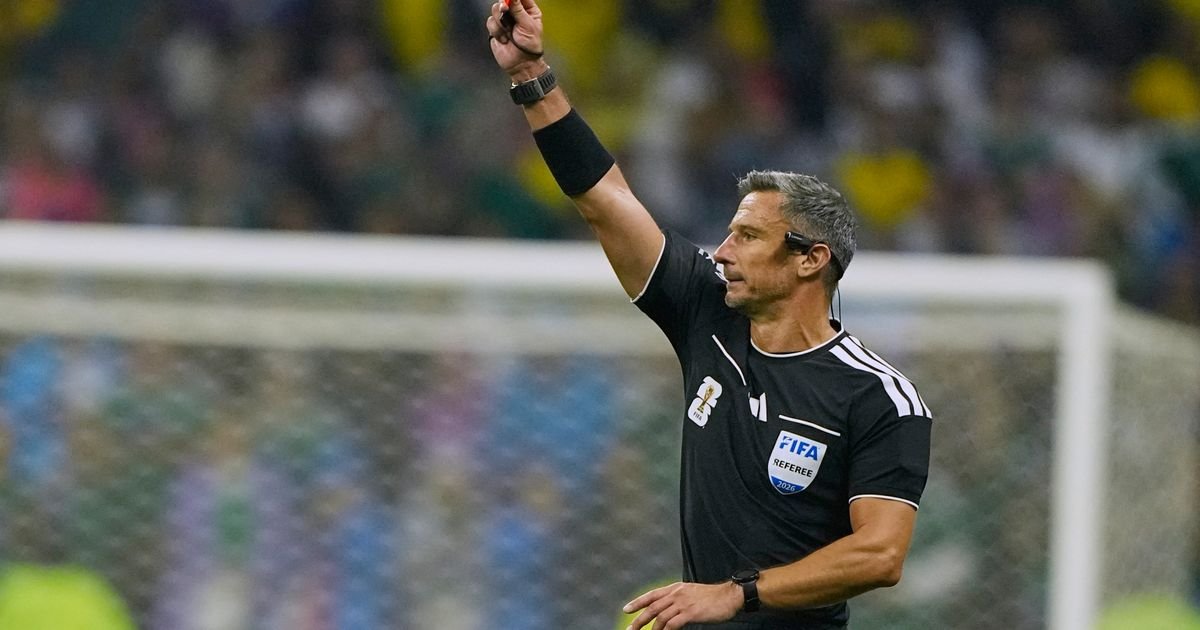 Slavko Vinčić sudi finale Svetskog prvenstva Španija - Argentina!