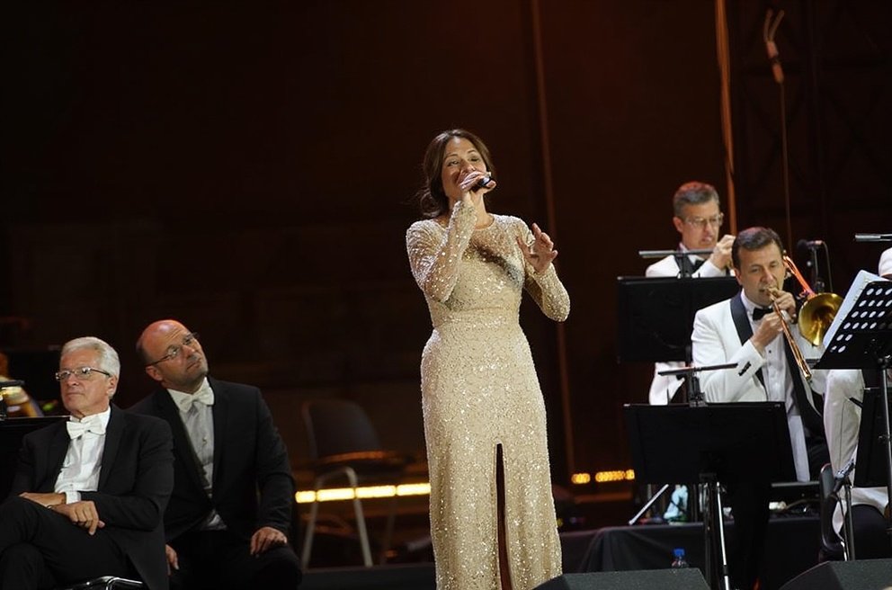 OSTALA SAMA SA DVOMESEČNOM BEBOM! Bolna ispovest pevačice koju je muž ostavio dok je bila trudna: Bila sam fizički i psihički slomljena