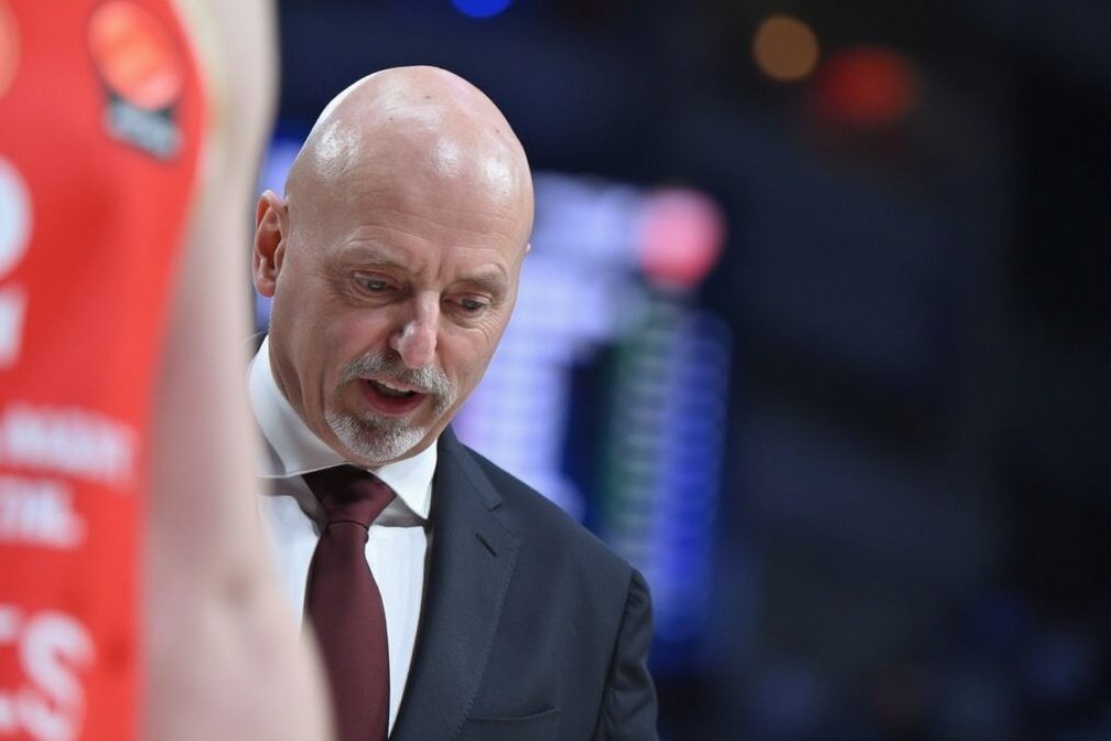 OBRADOVIĆA NOVINARI PITALI O BUDUĆNOSTI: Trener Zvezde otkrio zašto Dobrić nije igrao