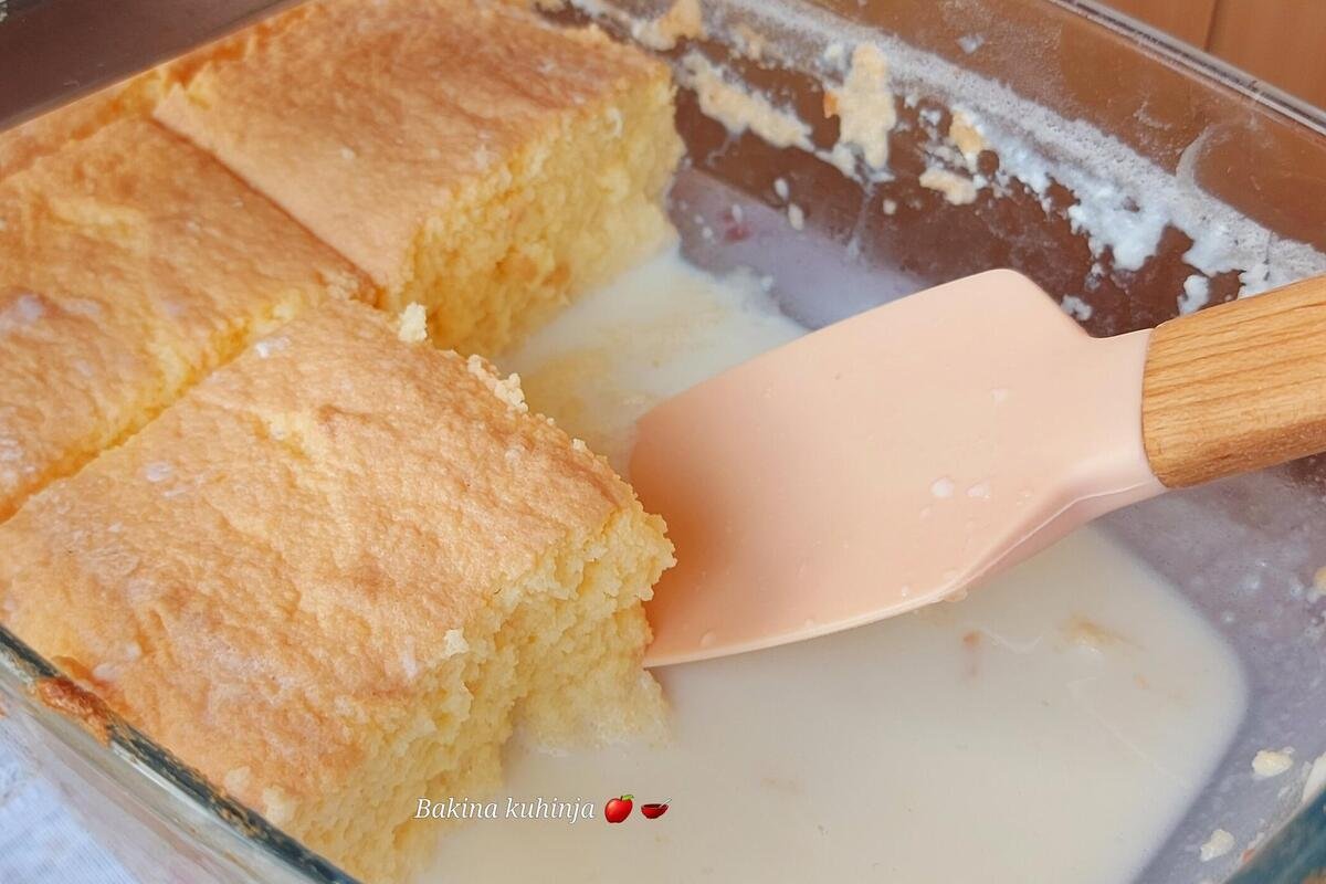 Kad jednom probate ovaj recept zaboravićete koh koji svi znamo: Kolač pun neodoljivog sirupa, ovo vredi probati